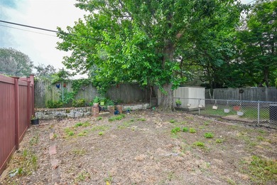 This charming home features 3 bedrooms and 2 full bathrooms - photo 18
