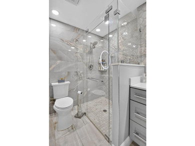Welcome to this immaculate three-bedroom, two-bathroom - photo 23