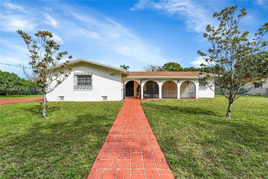 (private lake, pond, coastal) Home For Sale in Plantation Florida