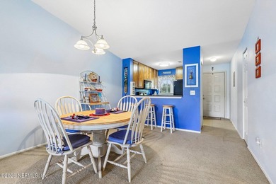 Private beach access, resort-style amenities, and a top-floor - photo 4