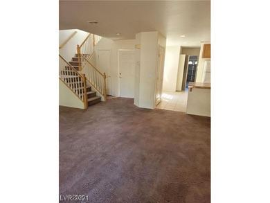 Welcome HOME to the GATED community of Parkway Villas!! This