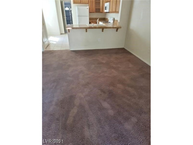 Welcome HOME to the GATED community of Parkway Villas!! This