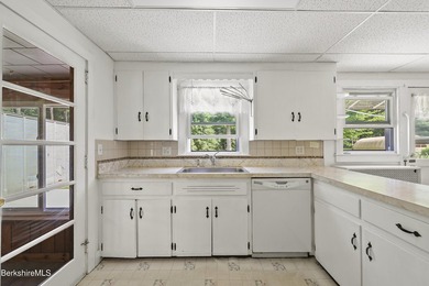 Spacious 4-bedroom 1+1/2 bath Cape with several useful storage - photo 8