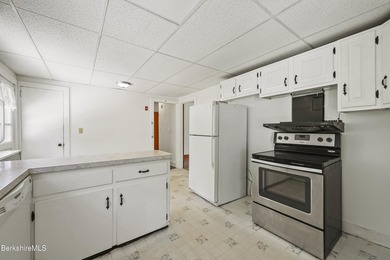 Spacious 4-bedroom 1+1/2 bath Cape with several useful storage - photo 9