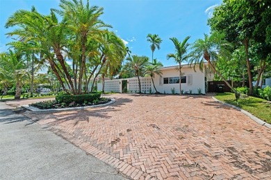 Welcome to your charming courtyard retreat with a gracious foyer - photo 4