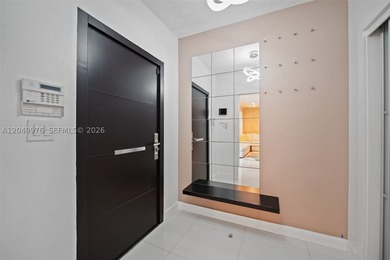 Welcome to your charming courtyard retreat with a gracious foyer - photo 5
