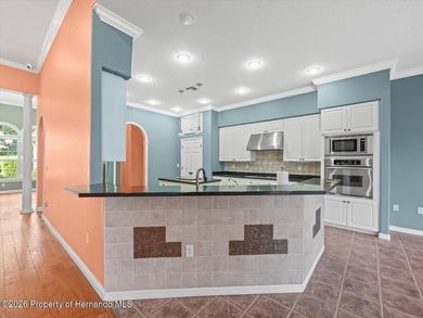 Located in Glen Lakes, this 2000 built Addison Custom home is - photo 12