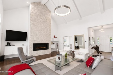 Experience refined Berkshire living at Devon Meadows, one of the - photo 4