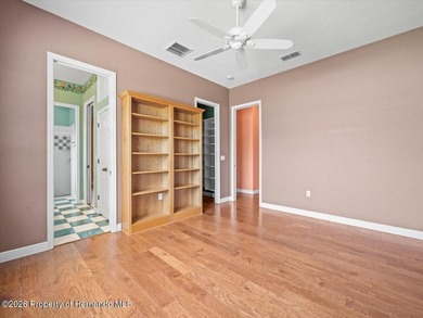 Located in Glen Lakes, this 2000 built Addison Custom home is - photo 34