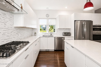 Experience refined Berkshire living at Devon Meadows, one of the - photo 7