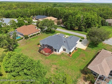 Located in Glen Lakes, this 2000 built Addison Custom home is - photo 54