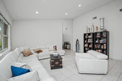 Beautiful updated corner unit 2 br 2 bath.+55 community - photo 9