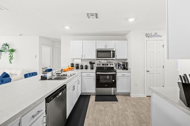 Beautifully maintained 2024 CBS home offering 3 bedrooms and 2 - photo 7