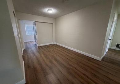 Motivated seller**beautiful 3 bedroom + den home with convenient - photo 6