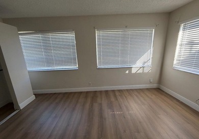 Motivated seller**beautiful 3 bedroom + den home with convenient - photo 8