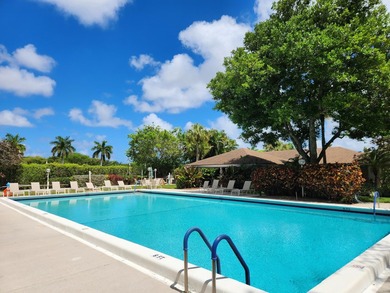 This Lakefront, spacious, Ground Floor 3 Bedroom, 2 Bath Condo - photo 5
