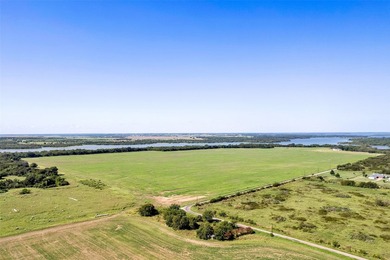 Discover a prime 99+ acre development opportunity in Tioga Texas - photo 2