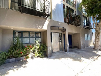 Modern loft-style condo in the heart of San Francisco's SoMa! - photo 1
