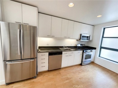 Modern loft-style condo in the heart of San Francisco's SoMa! - photo 4