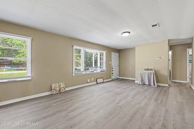 Lovely updated home with completely remodeled Kitchen including - photo 4
