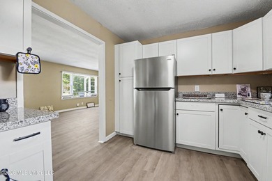 Lovely updated home with completely remodeled Kitchen including - photo 10