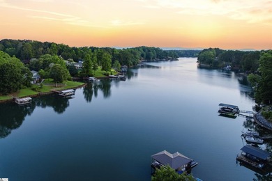 Lake Keowee Luxury Waterfront Retreat Experience the perfect - photo 50