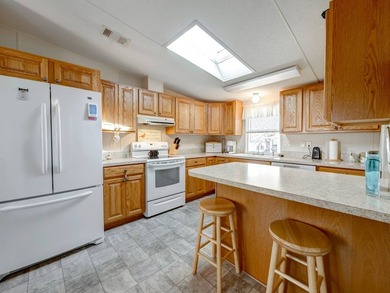 Discover easy Florida living in this fabulous manufactured home - photo 12