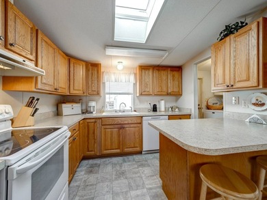 Discover easy Florida living in this fabulous manufactured home - photo 14