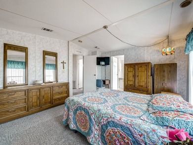 Discover easy Florida living in this fabulous manufactured home - photo 23