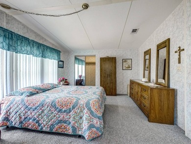 Discover easy Florida living in this fabulous manufactured home - photo 24
