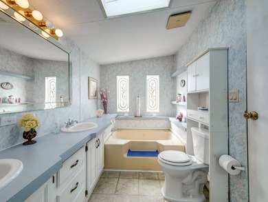 Discover easy Florida living in this fabulous manufactured home - photo 25