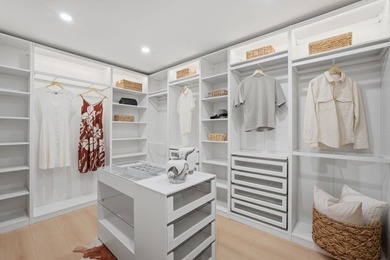 Newly completed after a comprehensive modern transformation - photo 37