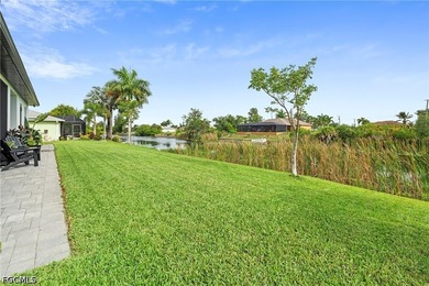 WELCOME TO THIS STUNNING LUXURIOUS WATERFRONT HOME...SPECTACULAR - photo 34