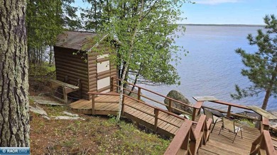 This charming waterfront cabin on Lake Kabetogama is a must-see - photo 6
