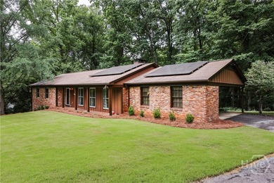 Welcome to 750 Glenwood Drive, a beautifully updated 3 bedroom - photo 3