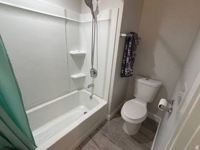 Practically new home in a desirable 55+ manufactured community - photo 5