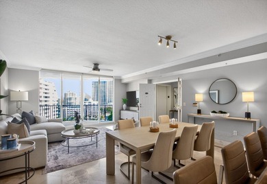 Large 2 bed 2 bath residence at Jackson Tower with panoramic - photo 7