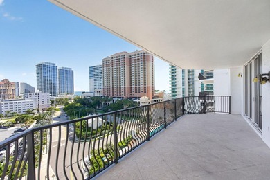 Large 2 bed 2 bath residence at Jackson Tower with panoramic - photo 10