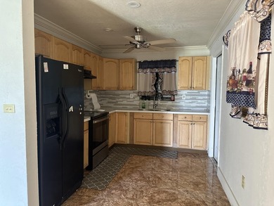 Welcome to this 3-bedroom, 2-bathroom single-story residence - photo 11