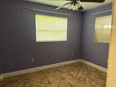Welcome to this 3-bedroom, 2-bathroom single-story residence - photo 15