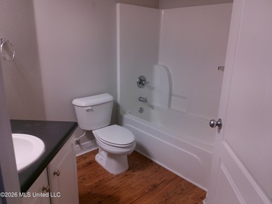 Beautiful 4 bedroom 3 bath executive home. Island kitchen, SS - photo 16