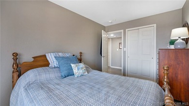 Welcome to this beautifully updated, move-in ready villa in one - photo 17