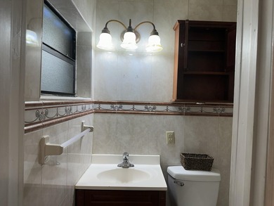 Welcome to this 3-bedroom, 2-bathroom single-story residence - photo 17