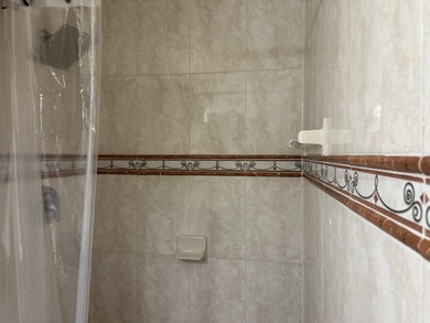 Welcome to this 3-bedroom, 2-bathroom single-story residence - photo 18