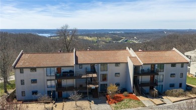 Welcome to this beautifully updated, move-in ready villa in one - photo 20