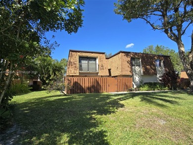 Pine Island Ridge Lakes Townhome/Townhouse For Sale in Davie Florida