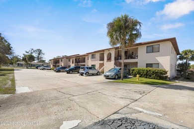 Motivated seller! Spacious 2-bedroom, 2-bath condo offering 1 - photo 2