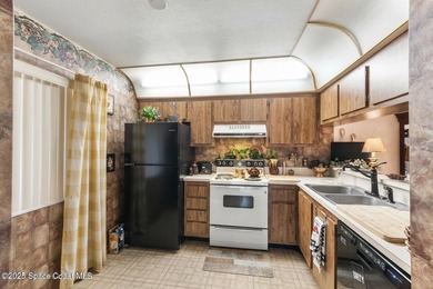 Motivated seller! Spacious 2-bedroom, 2-bath condo offering 1 - photo 4