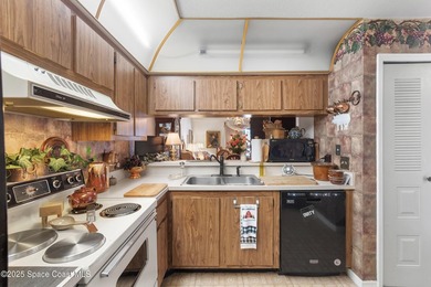 Motivated seller! Spacious 2-bedroom, 2-bath condo offering 1 - photo 5