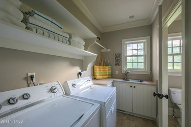 EXPANDED CONTEMPORARY CAPE Appointed with elegant detail - photo 10